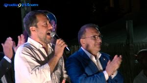 Matteo Salvini a Foggia benedice Joseph Splendido
