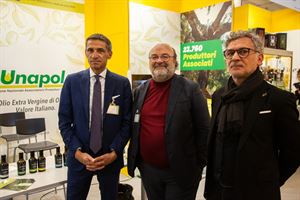 Olio Capitale 2023, l’Assessore Pentassuglia in visita allo stand Unapol per dialogare sul futuro dell’olio Evo