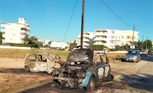 2 auto in fiamme a Lesina Marina